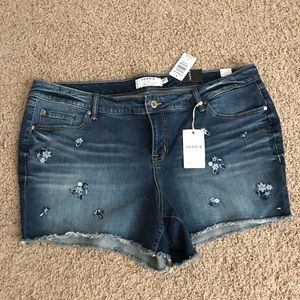 Floral embroidered jean shorts -dark wash